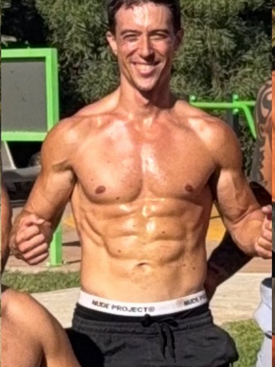 Aitor after FIT10, at an outdoor calisthenics park