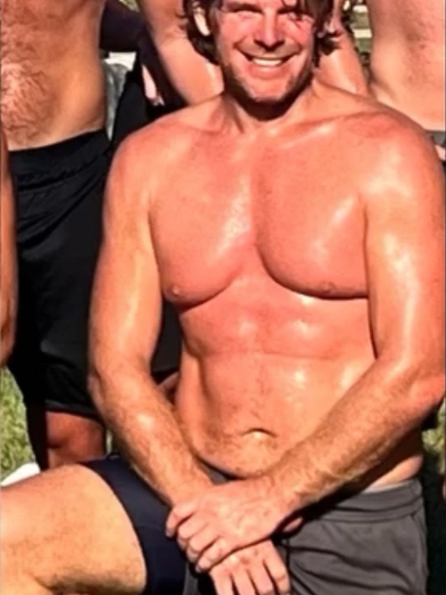 Maarten after FIT10, kneeling on grass